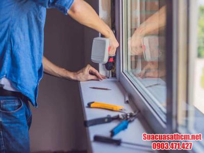 cách sửa cửa kính cường lực bị xệ