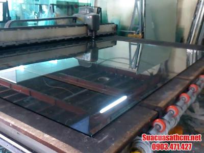 kính cường lực có khoan được không?