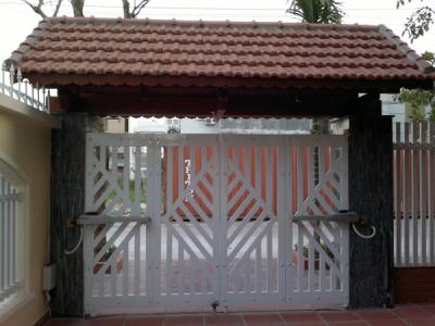 Cửa cổng sắt 4 cánh đẹp 3