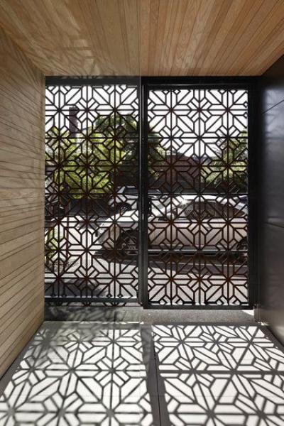 Cửa sắt hoa văn đẹp