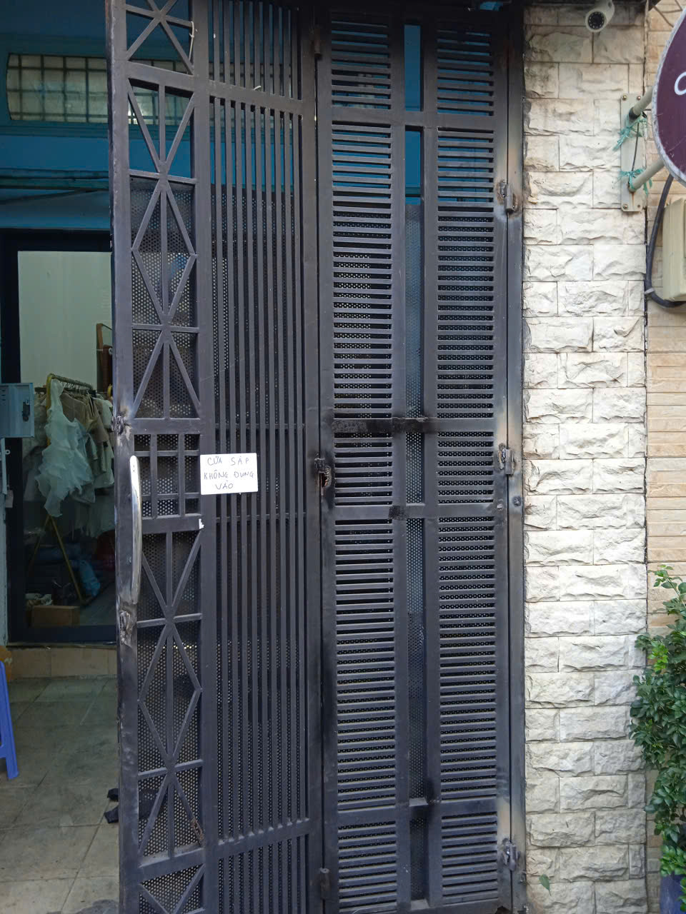 Sửa Cửa Sắt Tại Nhà Uy Tín – Nhanh Chóng, Giá Hợp Lý