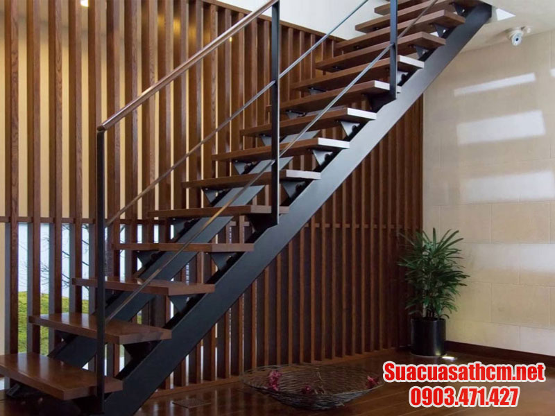 uu diem khi su dung cau thang sat tay vin go