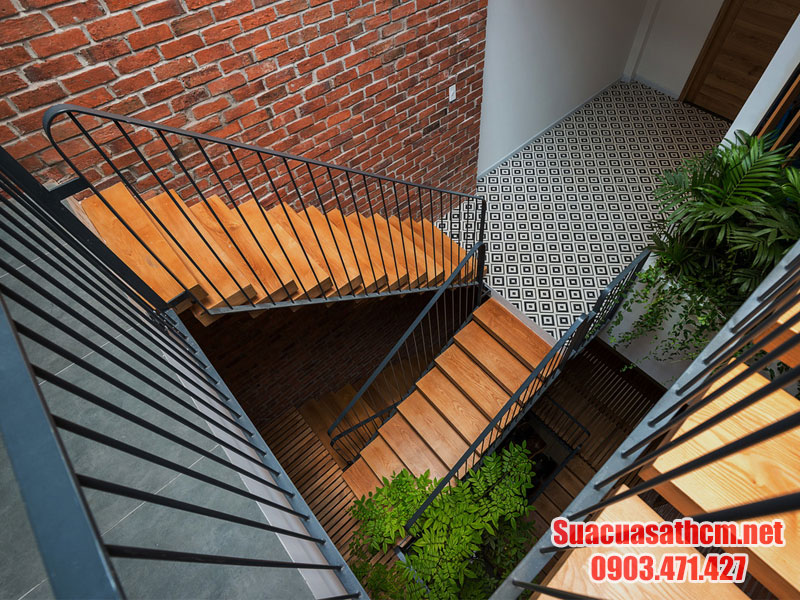 sat my nghe dai minh trung- don vi thi cong, lap dat cau thang ngoai troi chat luong