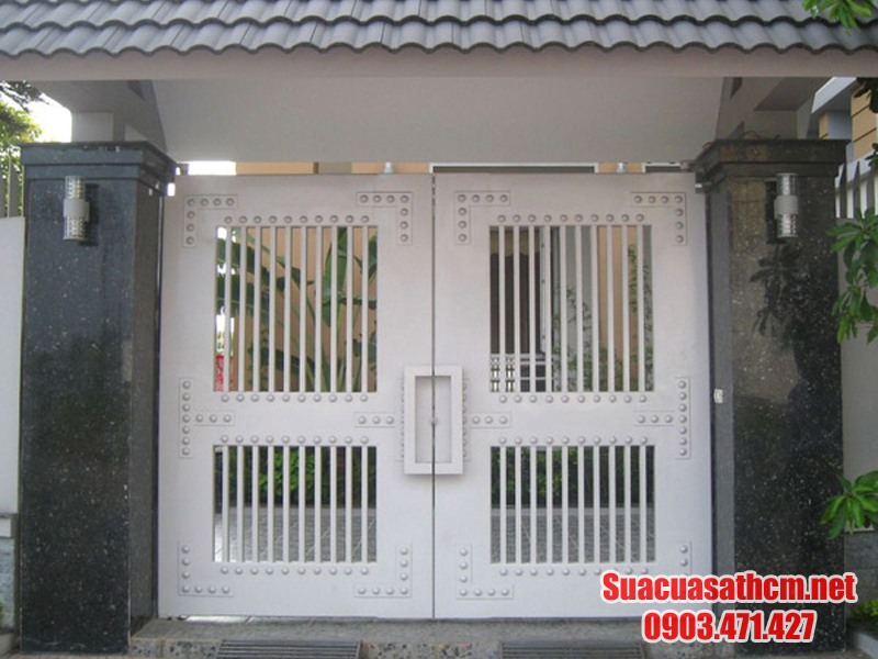 cua khung sat bit ton
