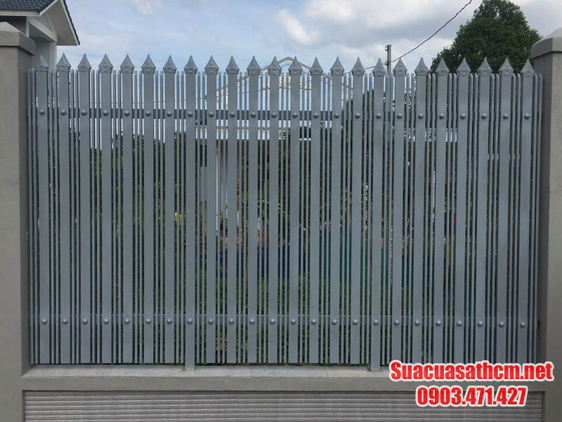 cac yeu to anh huong den gia hang rao sat