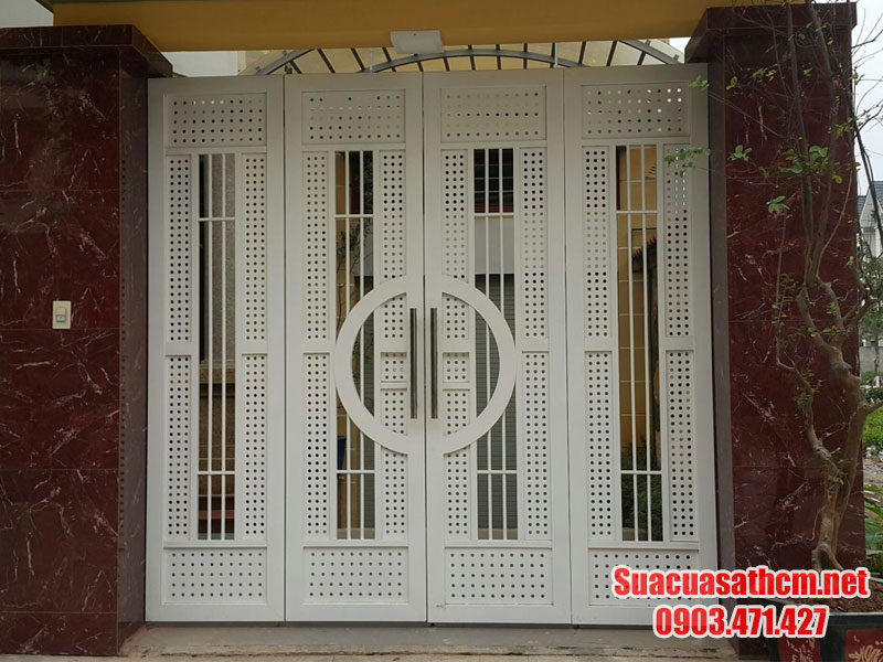 uu va nhuoc diem cua mau cua sat biet thu dep